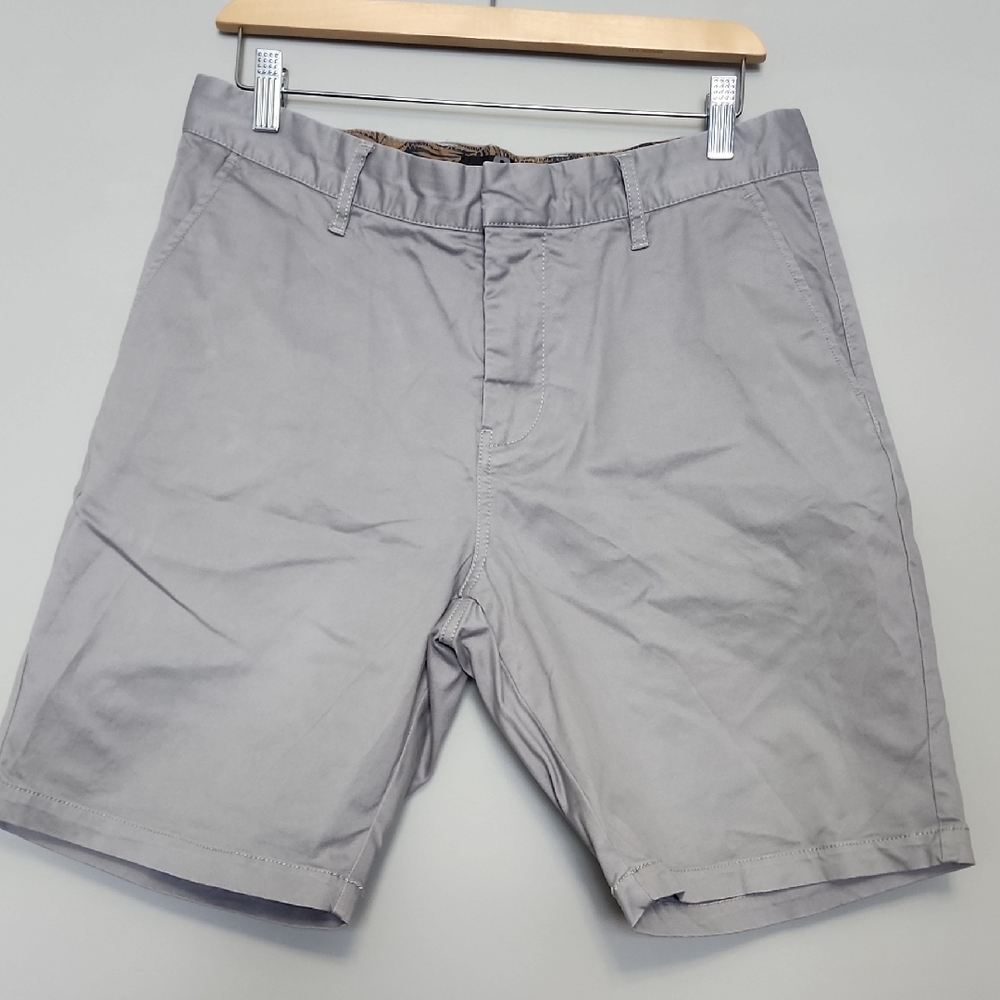 Simons LE 31 Men's Coupe- Boston- Fit Gray Shorts Size 32